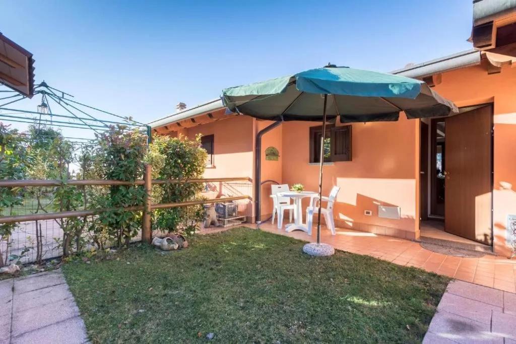Casa Vacanze Rosalba Ferrara di Monte Baldo Exterior foto