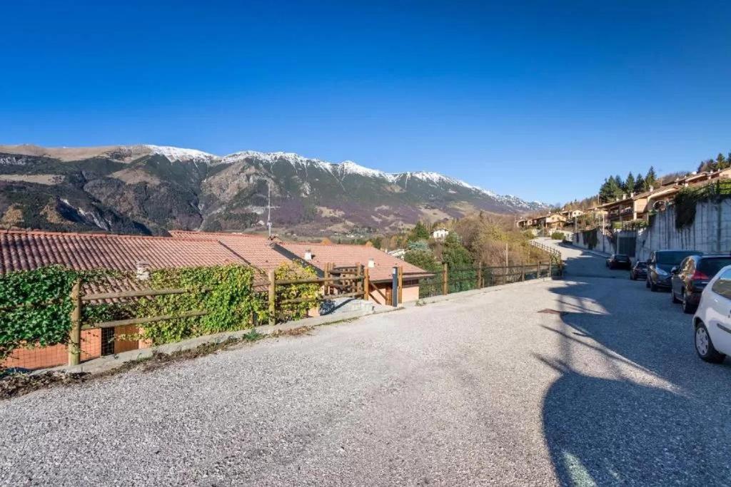Casa Vacanze Rosalba Ferrara di Monte Baldo Exterior foto