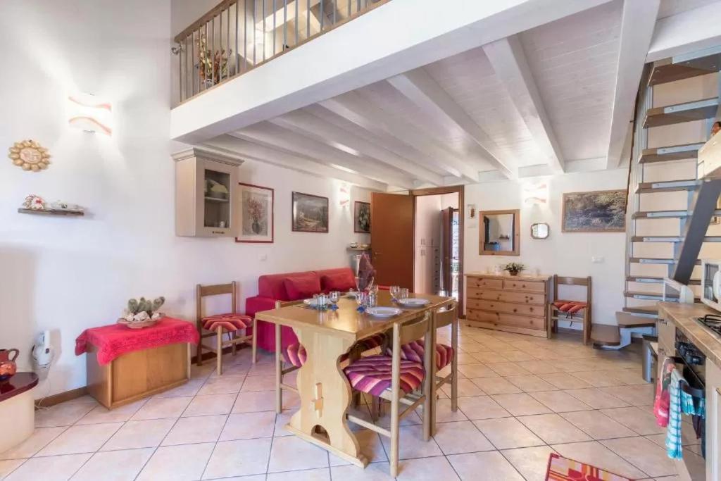 Casa Vacanze Rosalba Ferrara di Monte Baldo Exterior foto